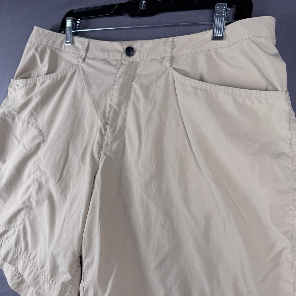 Mountain Hardwear Beige Athletic Shorts Women's Nylon Pockets Hiking